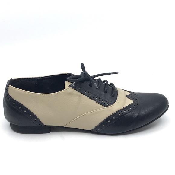 CALL IT SRING CREAM & BLACK VEGAN LACE UP LOAFER - Picture 6 of 8